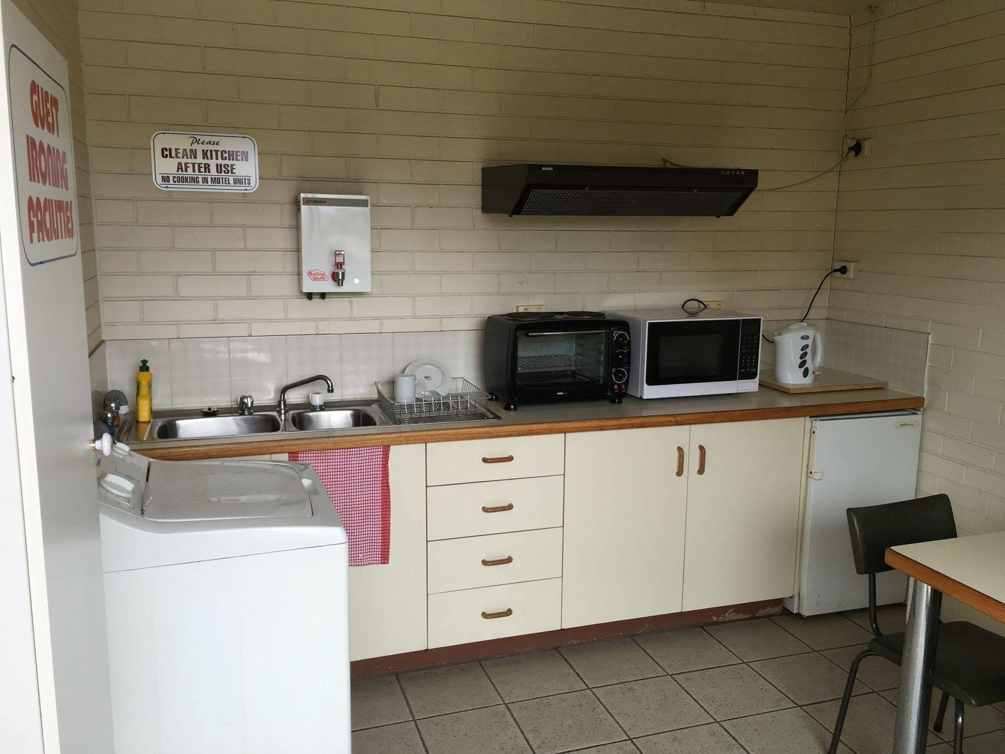 Crest Motor Inn Queanbeyan Buitenkant foto