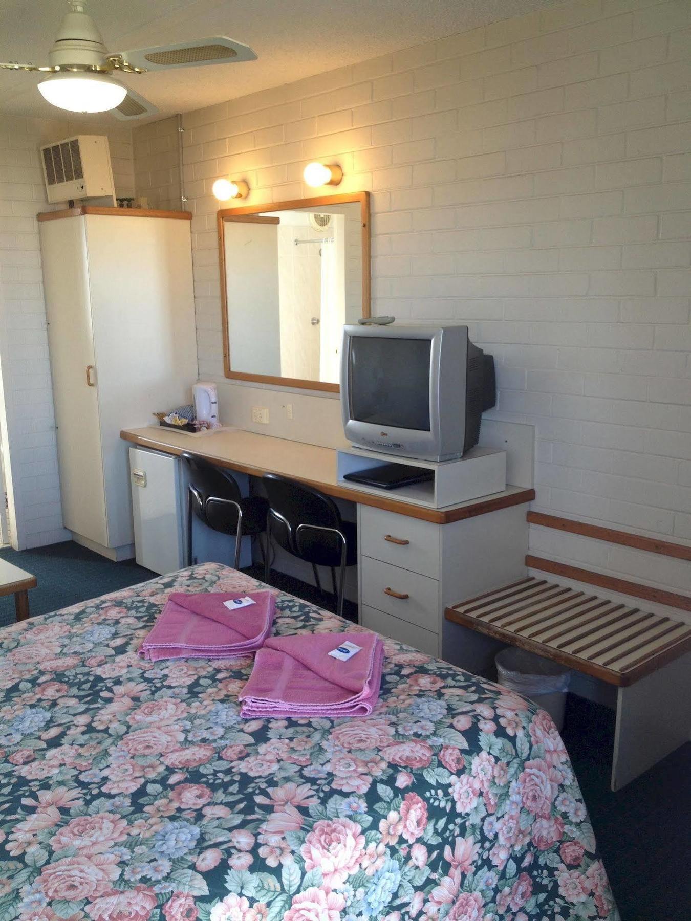 Crest Motor Inn Queanbeyan Buitenkant foto