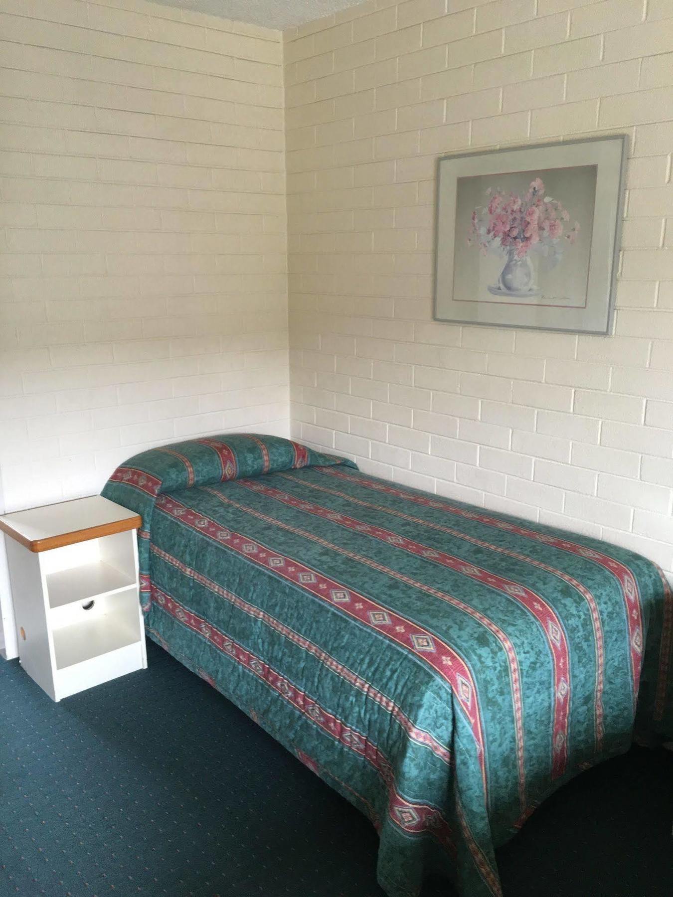 Crest Motor Inn Queanbeyan Buitenkant foto